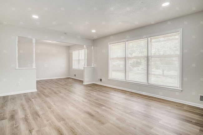 Building Photo - 8435 E 56th Terrace