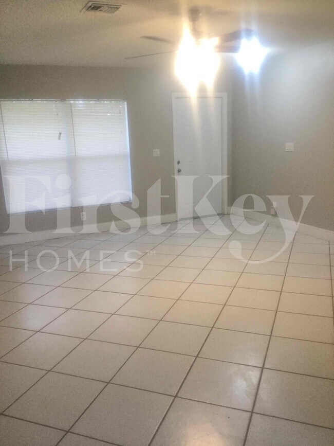 Foto del edificio - 6129 Moonbeam Dr