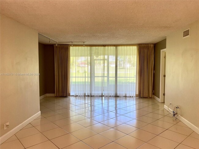 Building Photo - 8790 Holly Ct