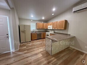 Building Photo - 1346 Texas Ave