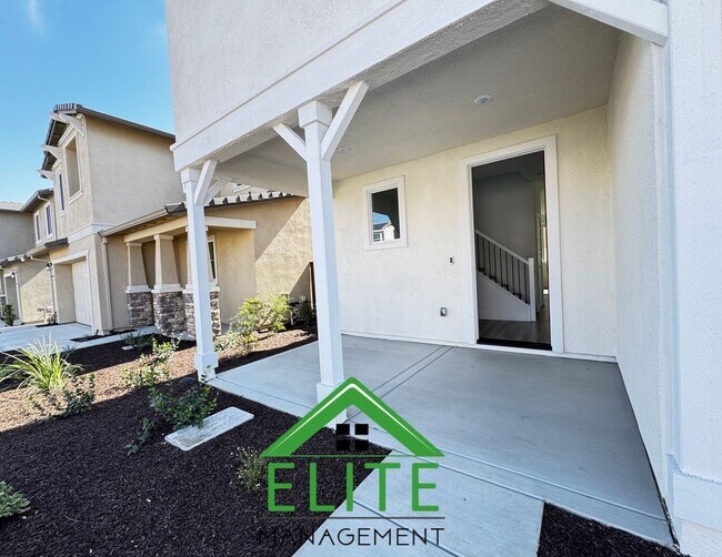 Foto del edificio - Spacious 4-Bedroom Home in Prime Folsom Lo...