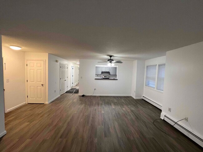 Building Photo - 231 Sigourney St