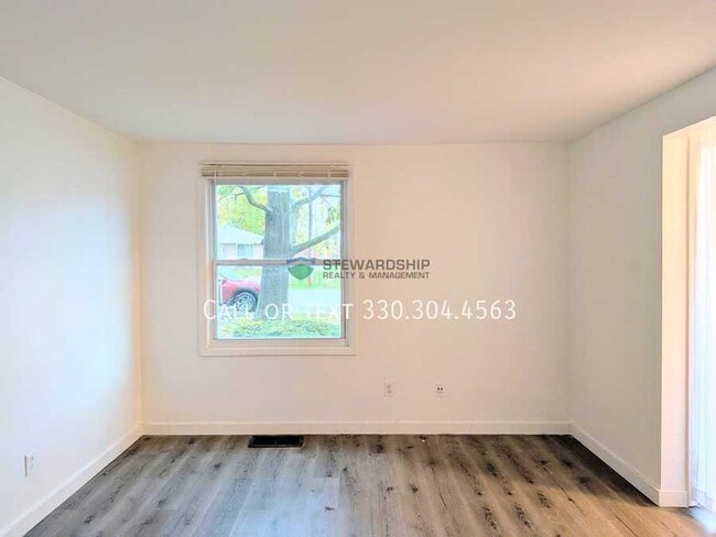 Foto del edificio - 372 Oak Mnr Ave NE