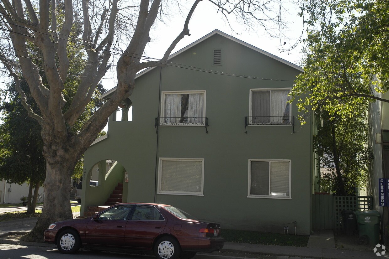 Building Photo - 1006 Central Ave