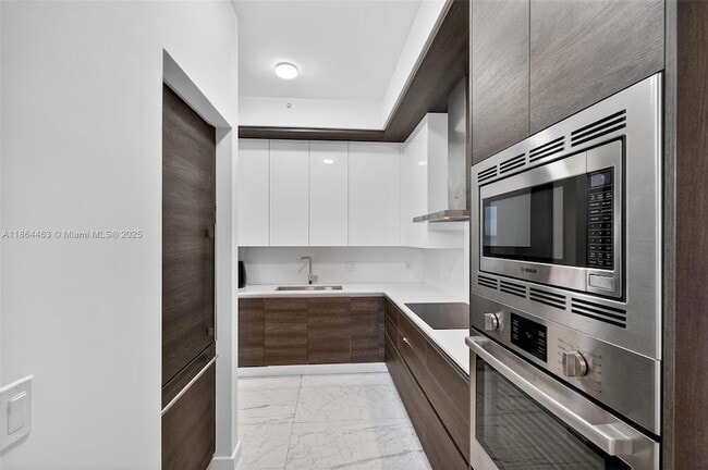 Building Photo - 301 Altara Ave