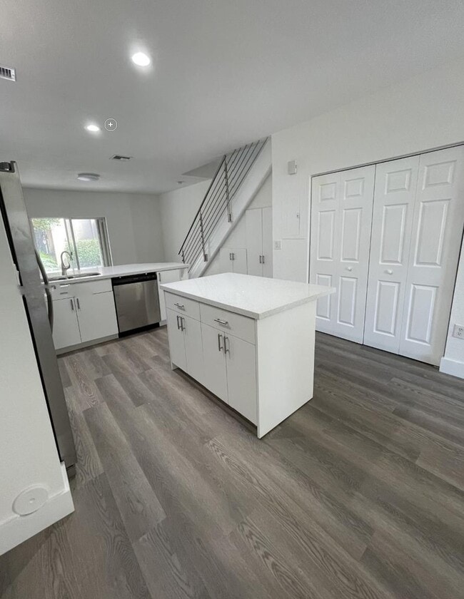 Building Photo - 5725 NW 114th Path