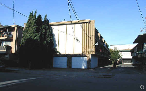 Building Photo - 140 Jackson Ave