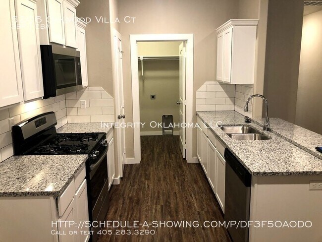 Building Photo - 5206 Oakwood Villa Ct