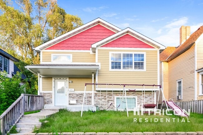 Building Photo - 141 4th Ave S