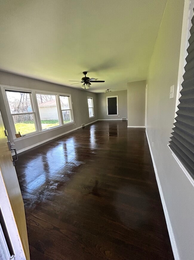 Living room/ Dining Room - 1755 Mariposa Dr