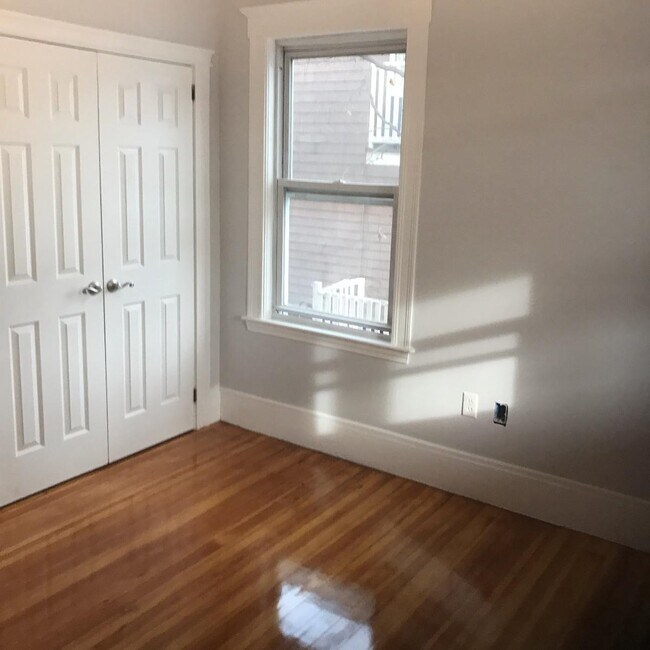 Foto del edificio - 137 Glenville Ave