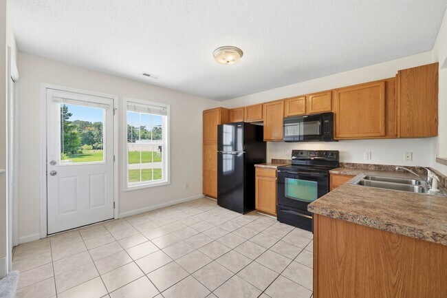 Foto del edificio - Welcome to Cornerstone Village!