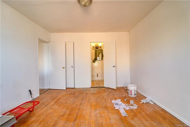 Building Photo - 2630 Kingsbridge Terrace