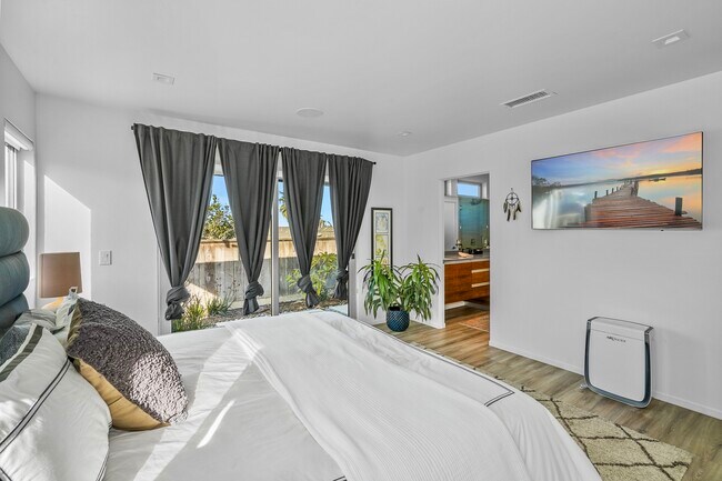 Master Bedroom - 4473 Algeciras St