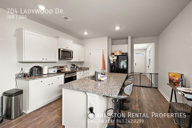 Building Photo - 704 Ladywood Dr