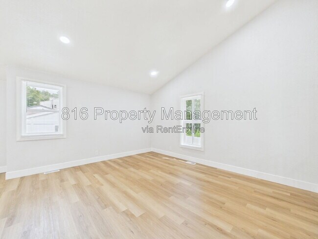 Foto del edificio - 9524 Manning Ave