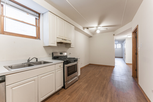 Building Photo - 1112 N Marshfield Ave