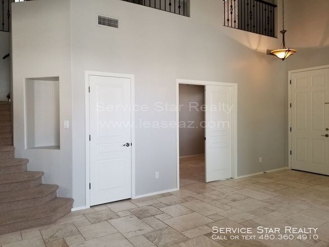 Building Photo - EAST VALLEY 5 BEDROOM BEAUTY WITH POOL