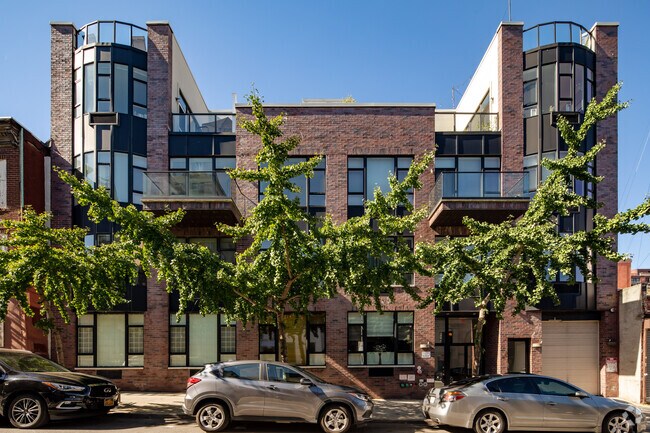 Building Photo - 226 15th St