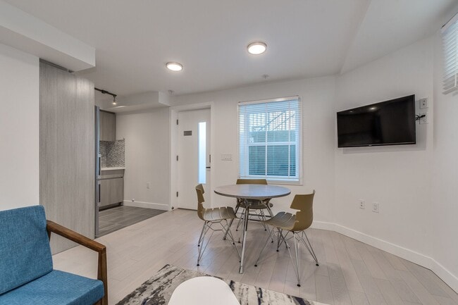 Building Photo - 1429 Haro St