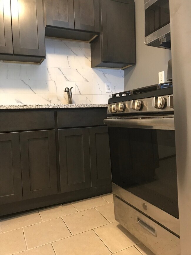 Building Photo - 32 Truman St