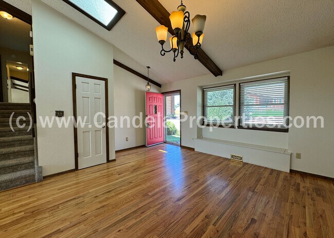Foto del edificio - 5615 Country Heights Dr