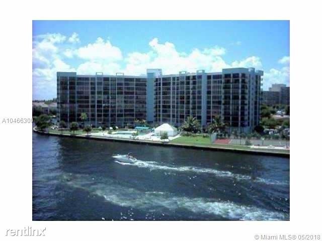 Foto principal - 200 Leslie Dr