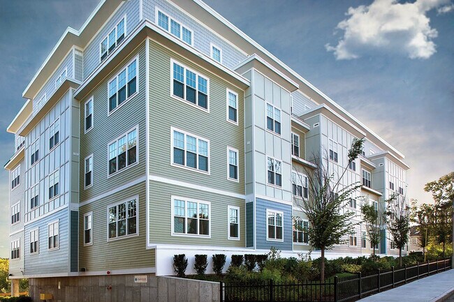 Vida junto al río en Watertown - Charlesbank Apartment Homes
