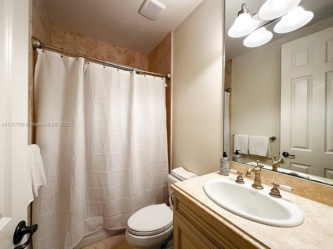 Building Photo - 505 SW 16th Ct