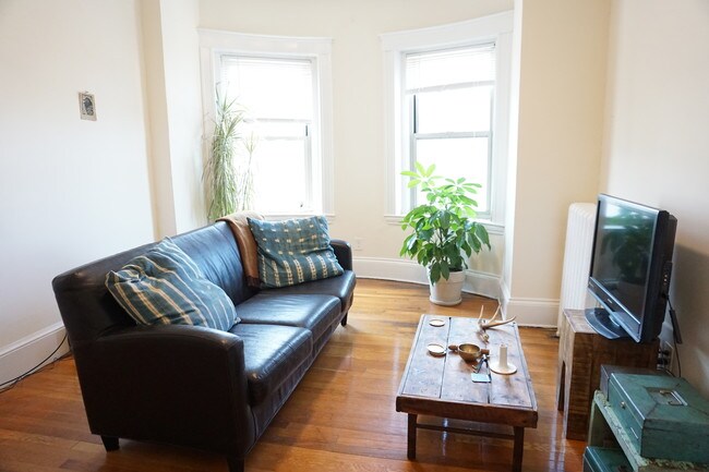 Building Photo - 1315 Commonwealth