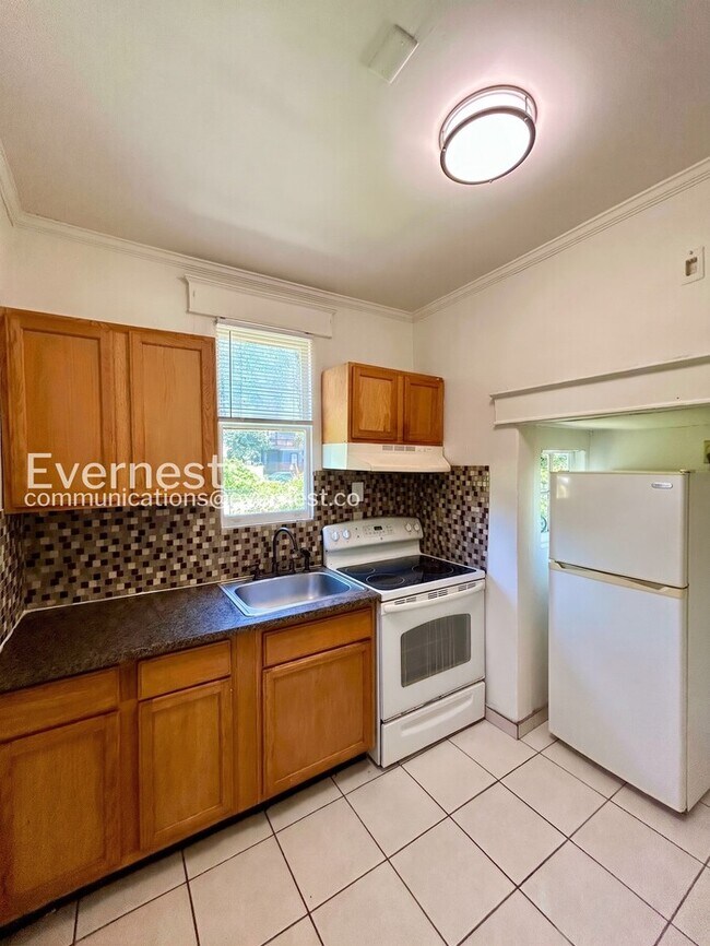 Foto del edificio - 3114 Barton Ave