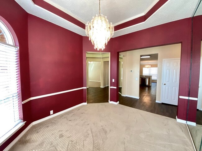 Building Photo - Introducing this inviting 3-bedroom, 2-bat...