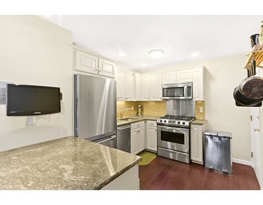 Building Photo - 239 Main St