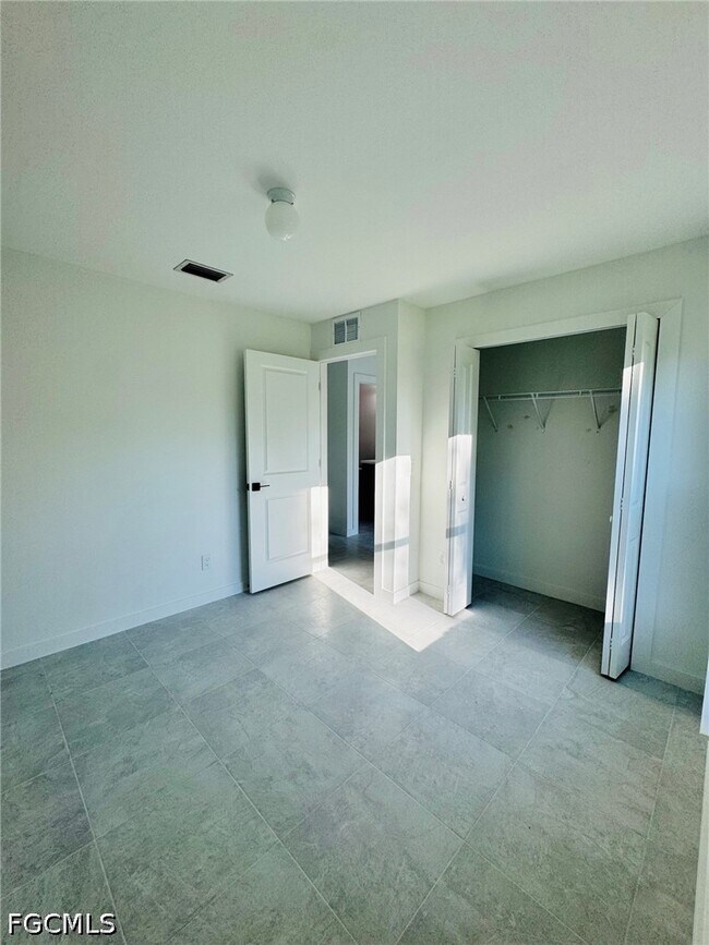 Foto del edificio - 807 Monroe Ave