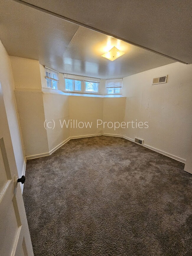 Building Photo - Quaint One Bedroom in North Tacoma
