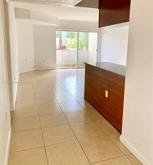 Foto del edificio - 8950 SW 69th Ct