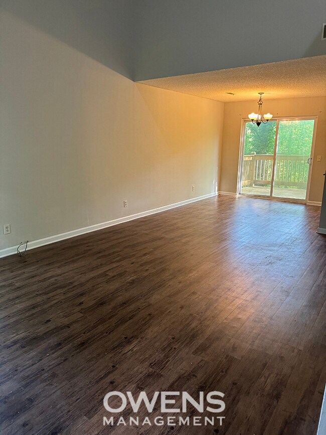 Foto del edificio - 3942 Darryl Ln