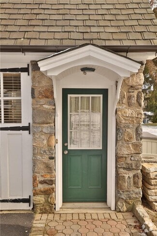 Building Photo - 1 High Hill Farm Pl