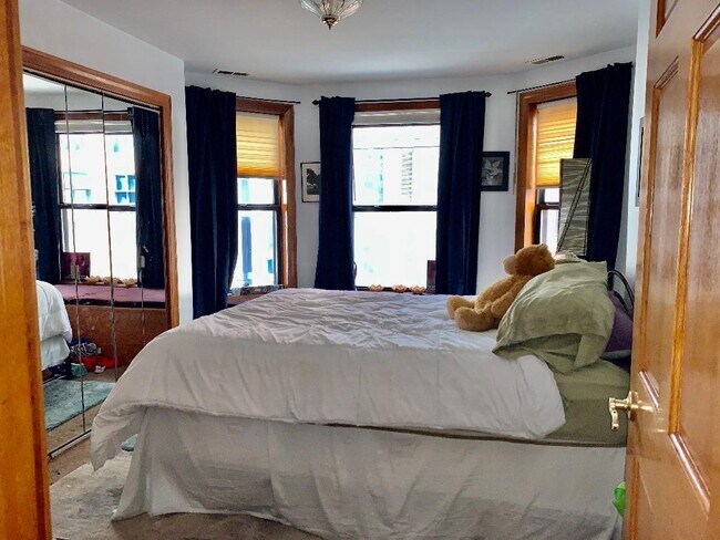 Foto del edificio - 838 N State St