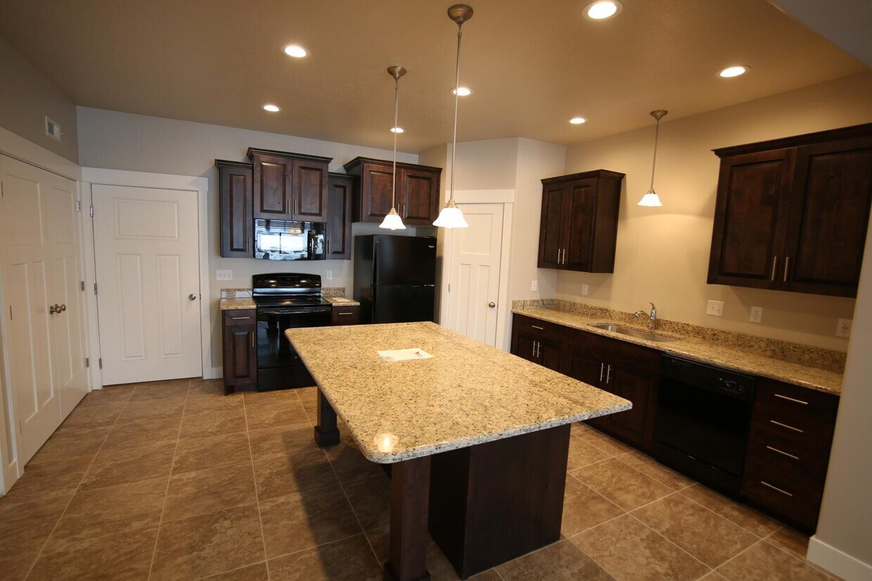 2162 N 500 E, North Logan, UT 84341 Townhome Rentals in North Logan UT
