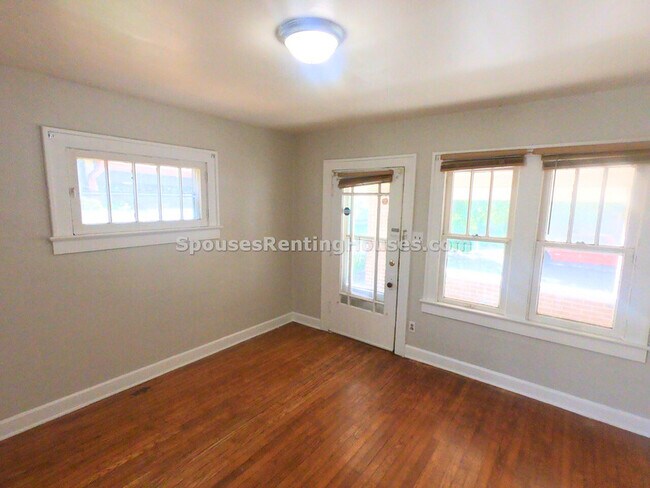 Foto del edificio - 1427 N Gladstone Ave