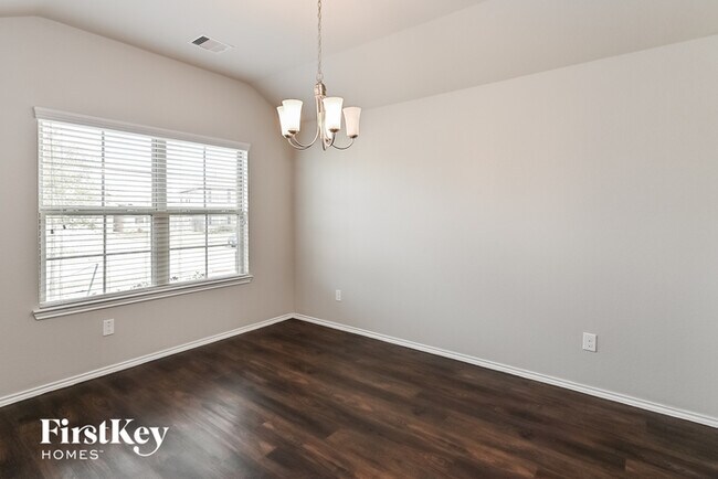Foto del edificio - 14005 Lake Cres Dr