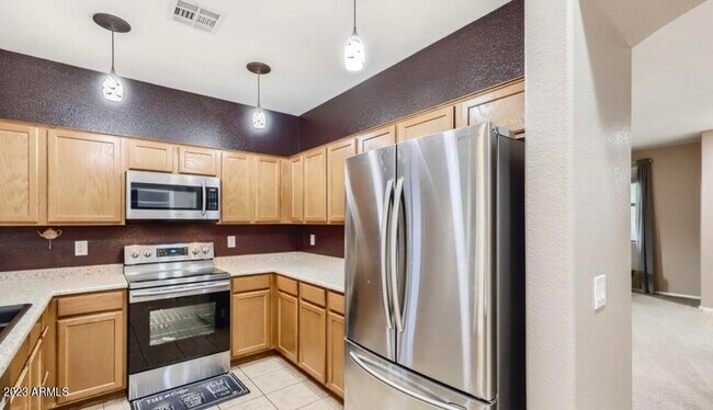 Foto del edificio - 17331 W Jefferson St