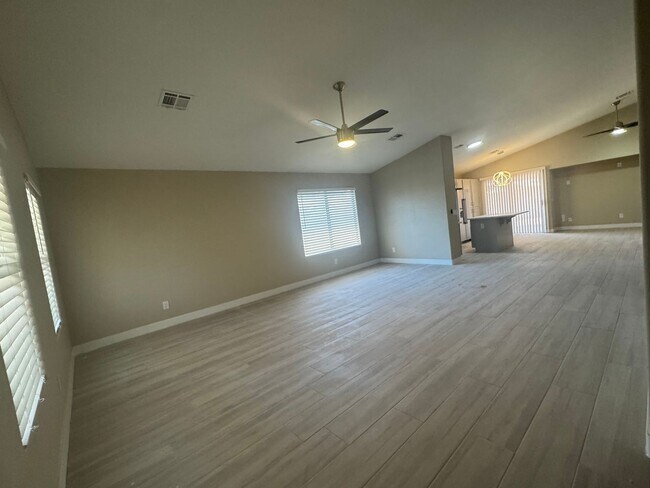 Foto del edificio - Singel story home, 3br, 2bth, 2cg.