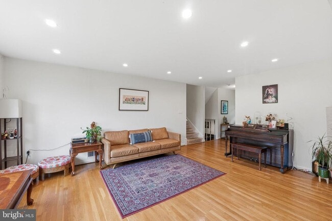 Building Photo - 9809 Sunset Dr