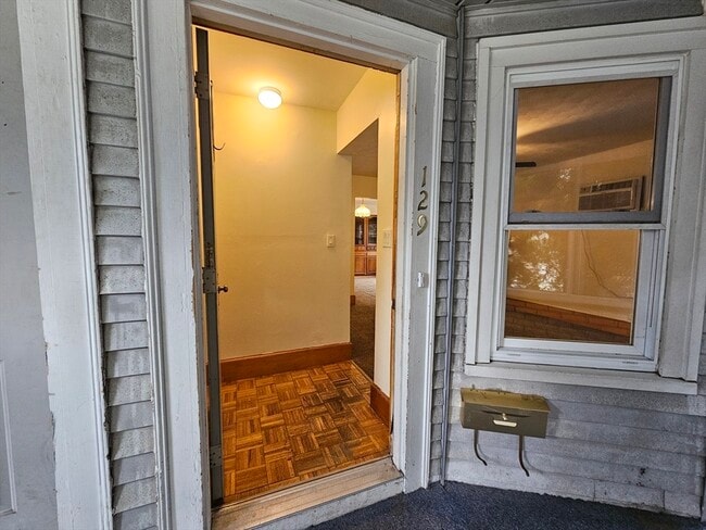 Foto del edificio - 129 Lexington St
