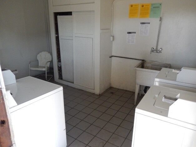 Laundry - 763 W Avenue L