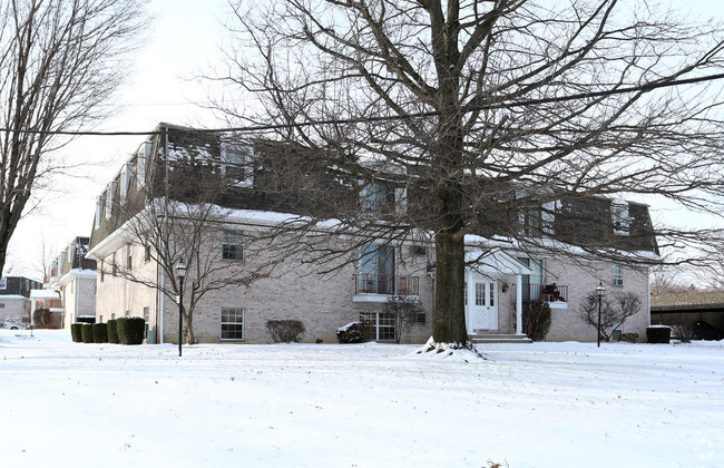 Building Photo - Locust Apartments