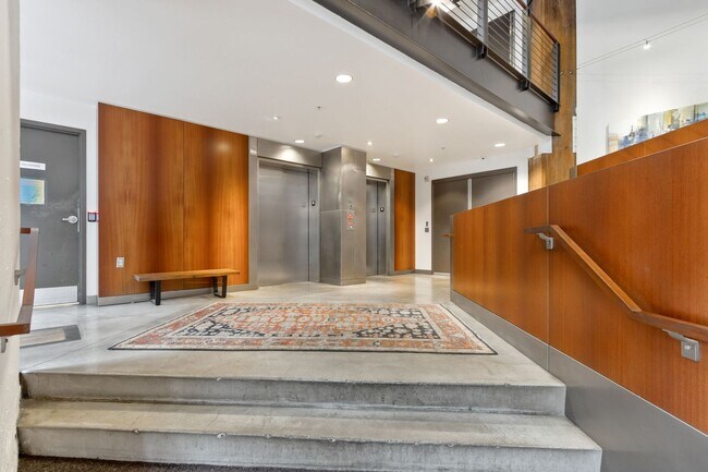 Building Photo - Chic, urban 1-bdrm/1-bath Pearl condo—Peaceful, In-unit w/d, 14-ft ceilings, deeded parking