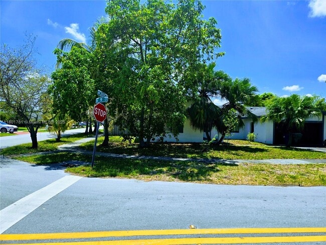 Building Photo - 20504 NE 9th Ct